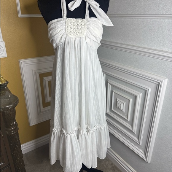 Elegant White Halter Dress - Picture 7 of 14